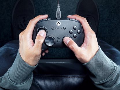 Fotografija izdelka Igralni plošček Razer Wolverine V3 Tournament, Xbox, PC, črn