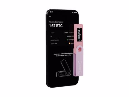 Fotografija izdelka Ledger Nano S Plus, denarnica za Bitcoin in druge kriptovalute, Pastel Pink