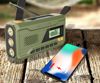Fotografija izdelka MANTA RDI401G DYNAMO radijski sprejemnik, 3v1, FM Radio, RETRO izgled, 4500mAh polnilna baterija, solarno / dinamo polnjenje, LED svetilka, SOS alarm, USB Type-C, zelen (Ranger Green)