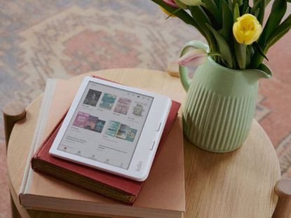 Fotografija izdelka E-bralnik Kobo Libra Colour, 7'' Touch, 32GB, WiFi, bel
